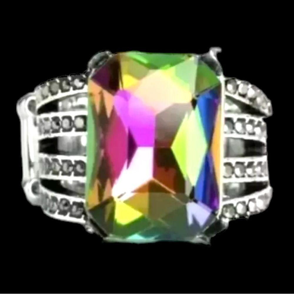 Gorgeous Statement Piece Ring!! New - image 4